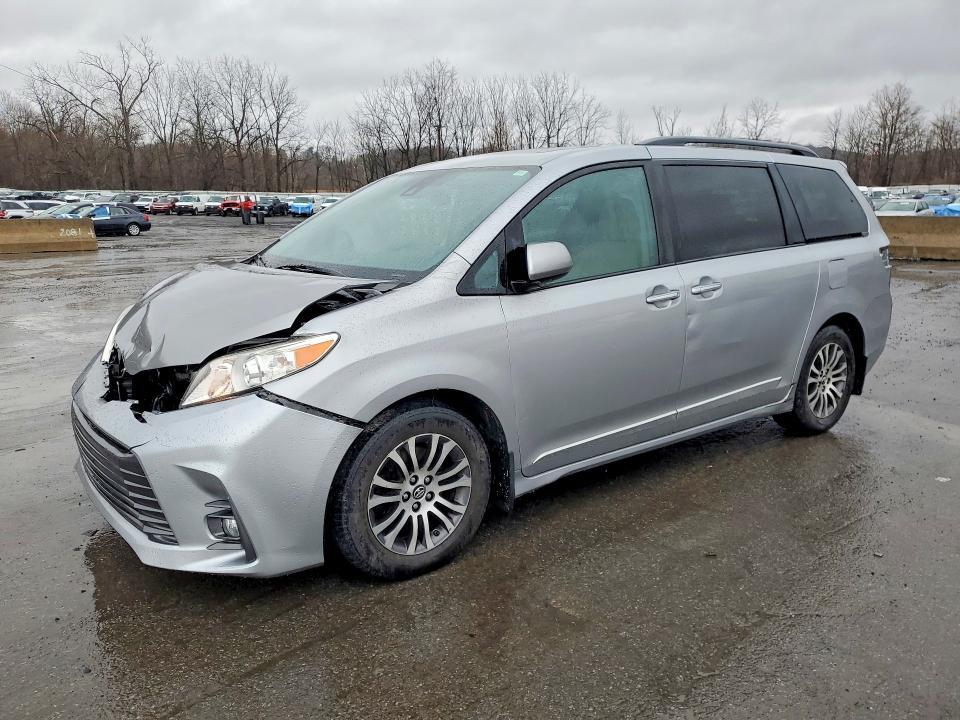 2018 Toyota Sienna xle 8-passenger