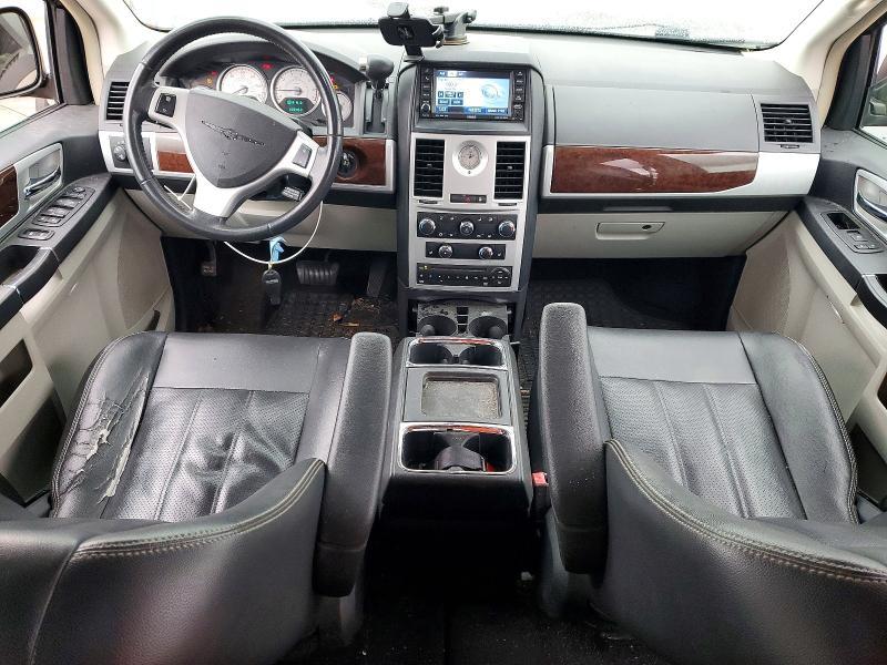 2010 Chrysler 2010 Chry Town & cou