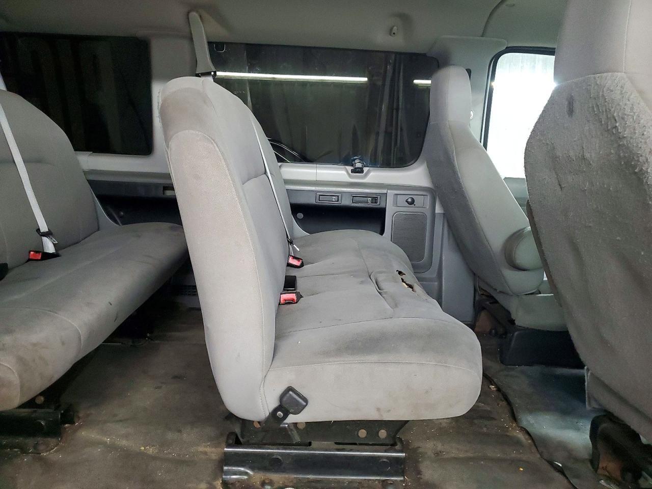 2009 Ford Econoline E350 Super Duty Wagon