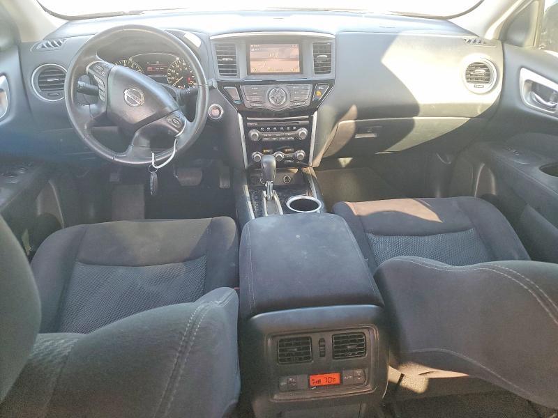 2016 Nissan Pathfinder sv