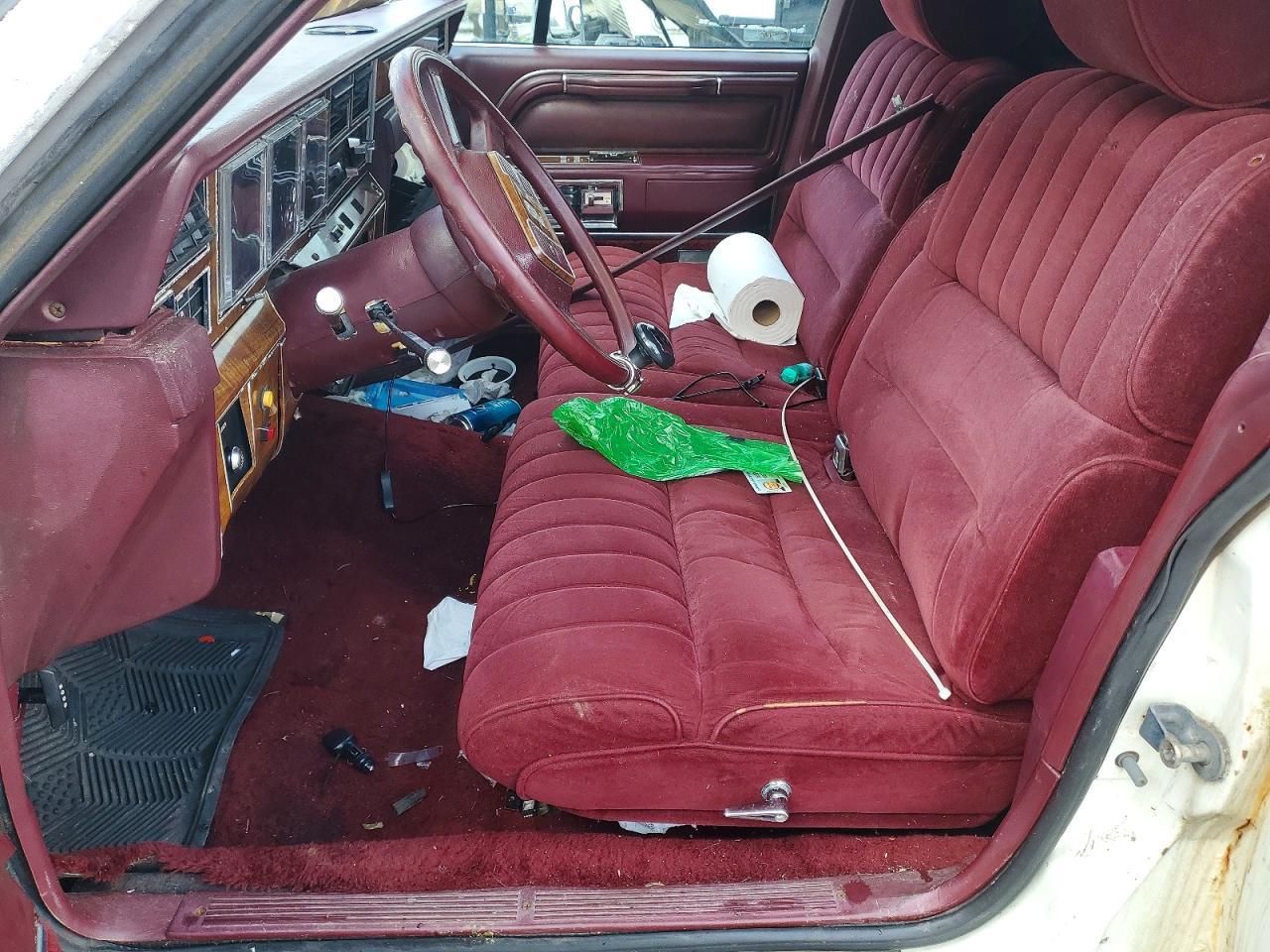 1989 Lincoln Townhouse Town car