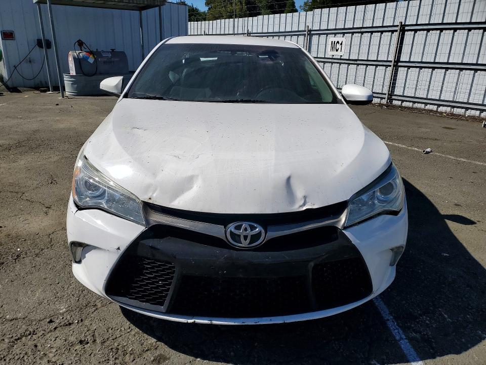 2016 Toyt Camry