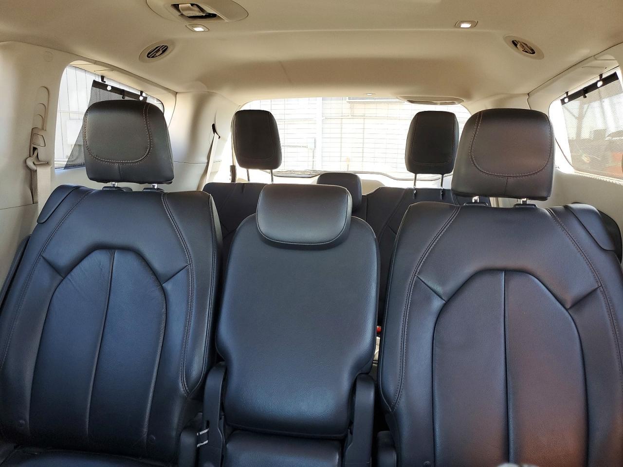 2017 Chrysler Pacifica Touring l