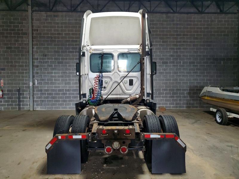 2016 Freightliner Cascadia 125 Semi Truck
