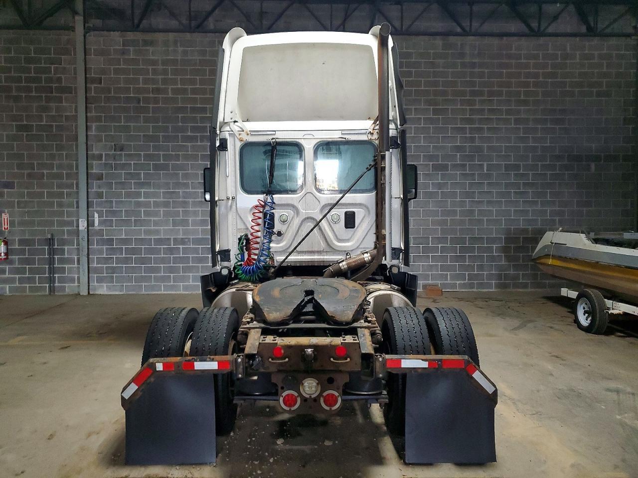 2016 Freightliner Cascadia 125 Semi Truck