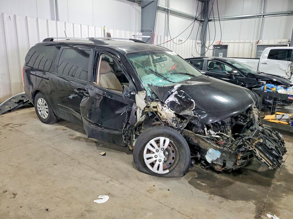 2011 KIA Sedona lx