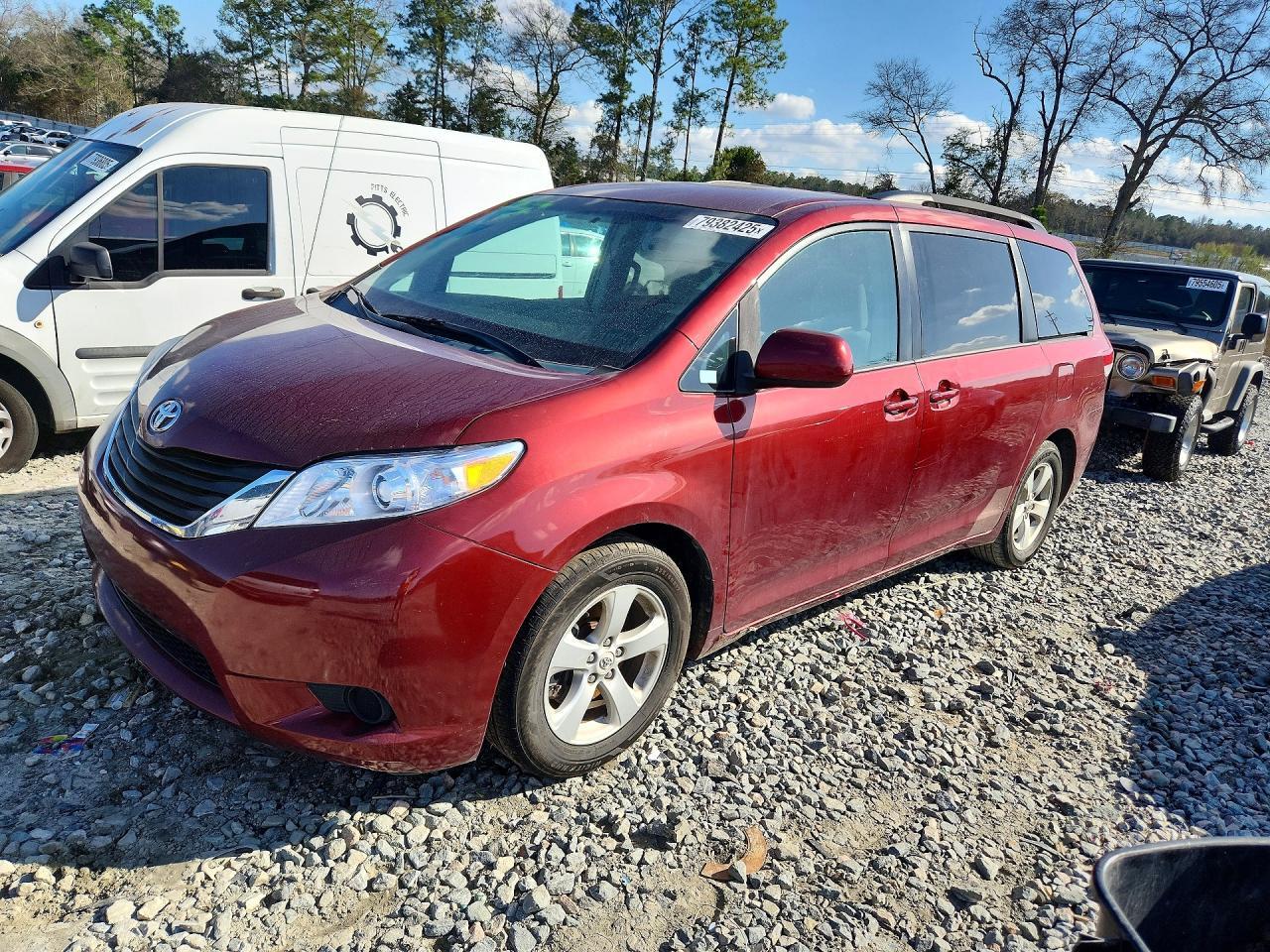2013 Toyota Sienna le 8-passenger