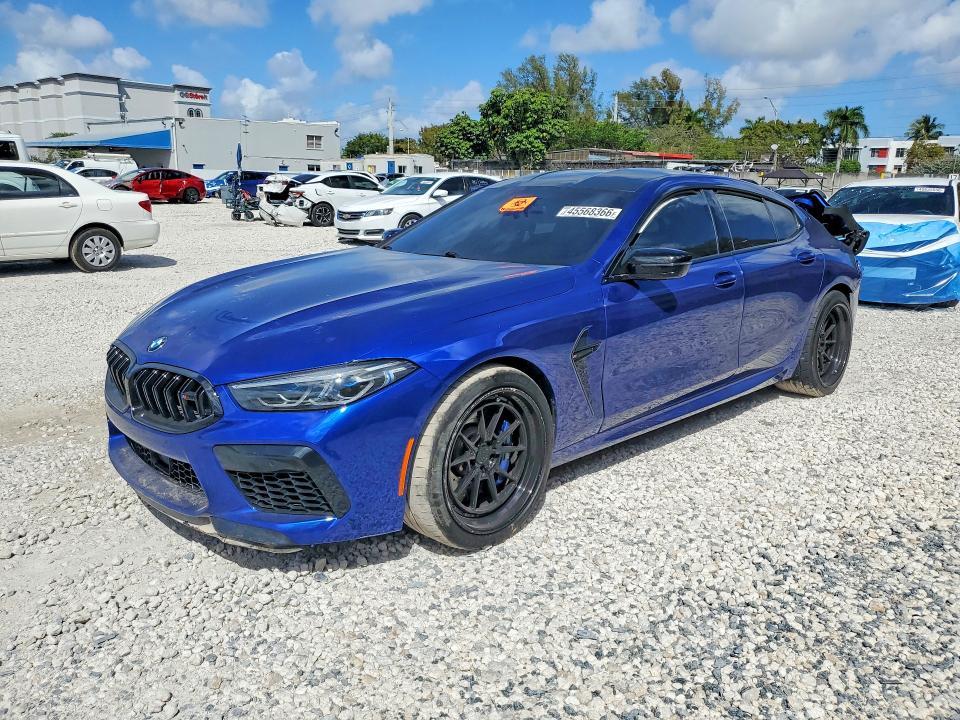 2022 BMW M8