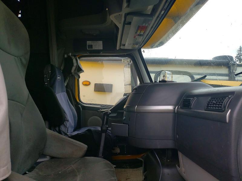 2011 Volvo VNL Semi Truck