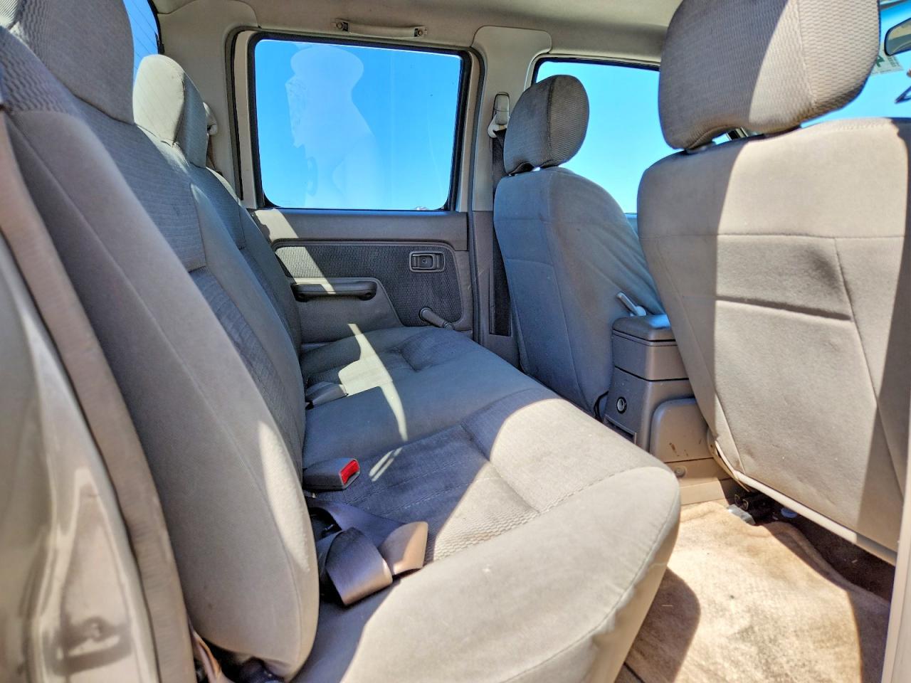 2004 Nissan Frontier XE-V6