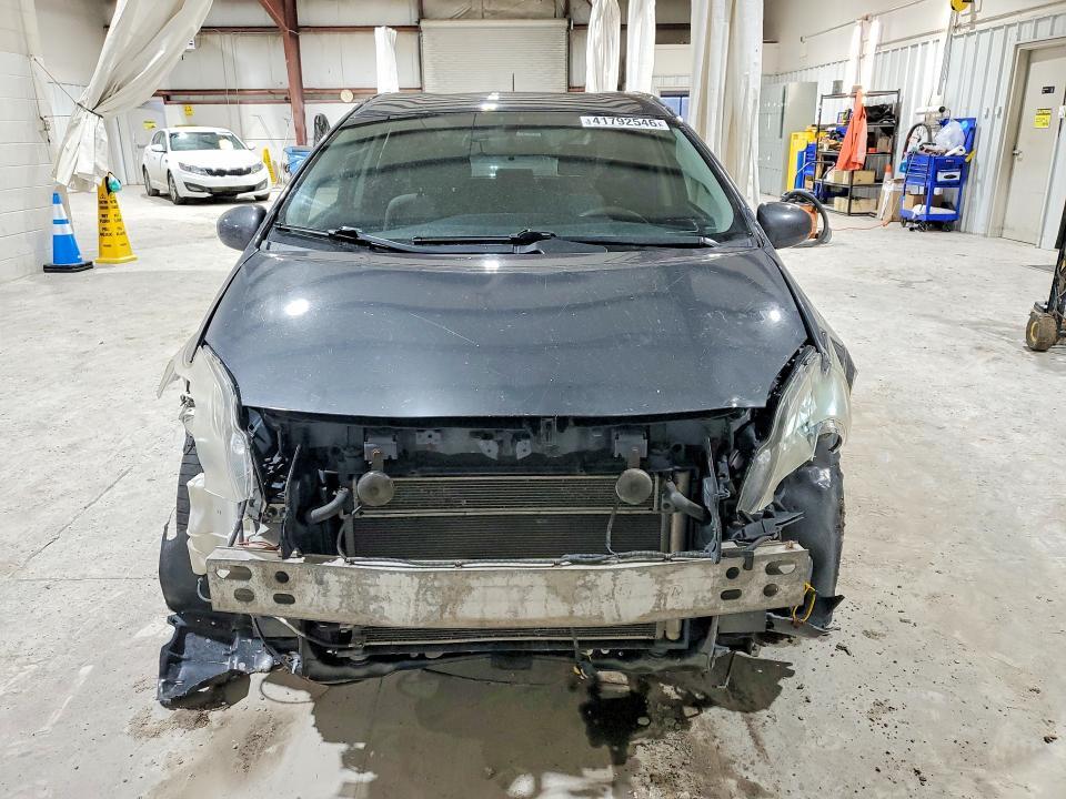 2010 Toyota Prius iii