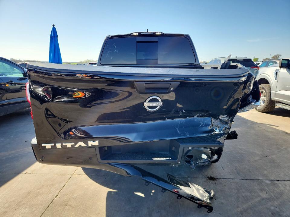 2023 Nissan Titan SV