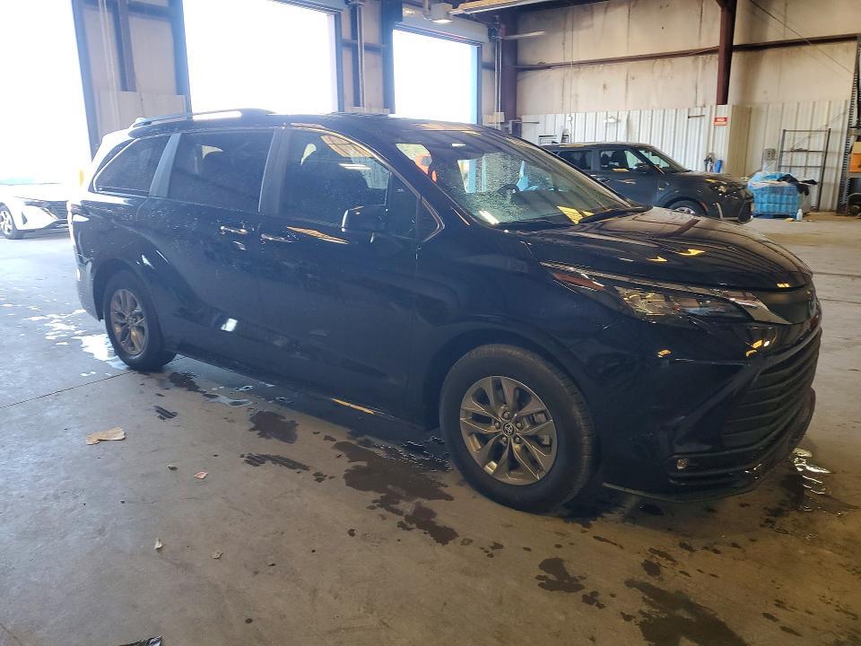 2025 Toyota Sienna xle 8-passenger