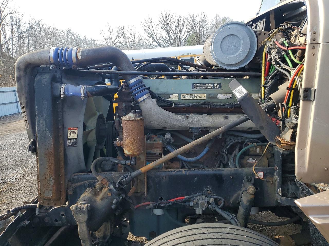 1998 Freigliner 1998 Freightliner FLD120 Semi Truck