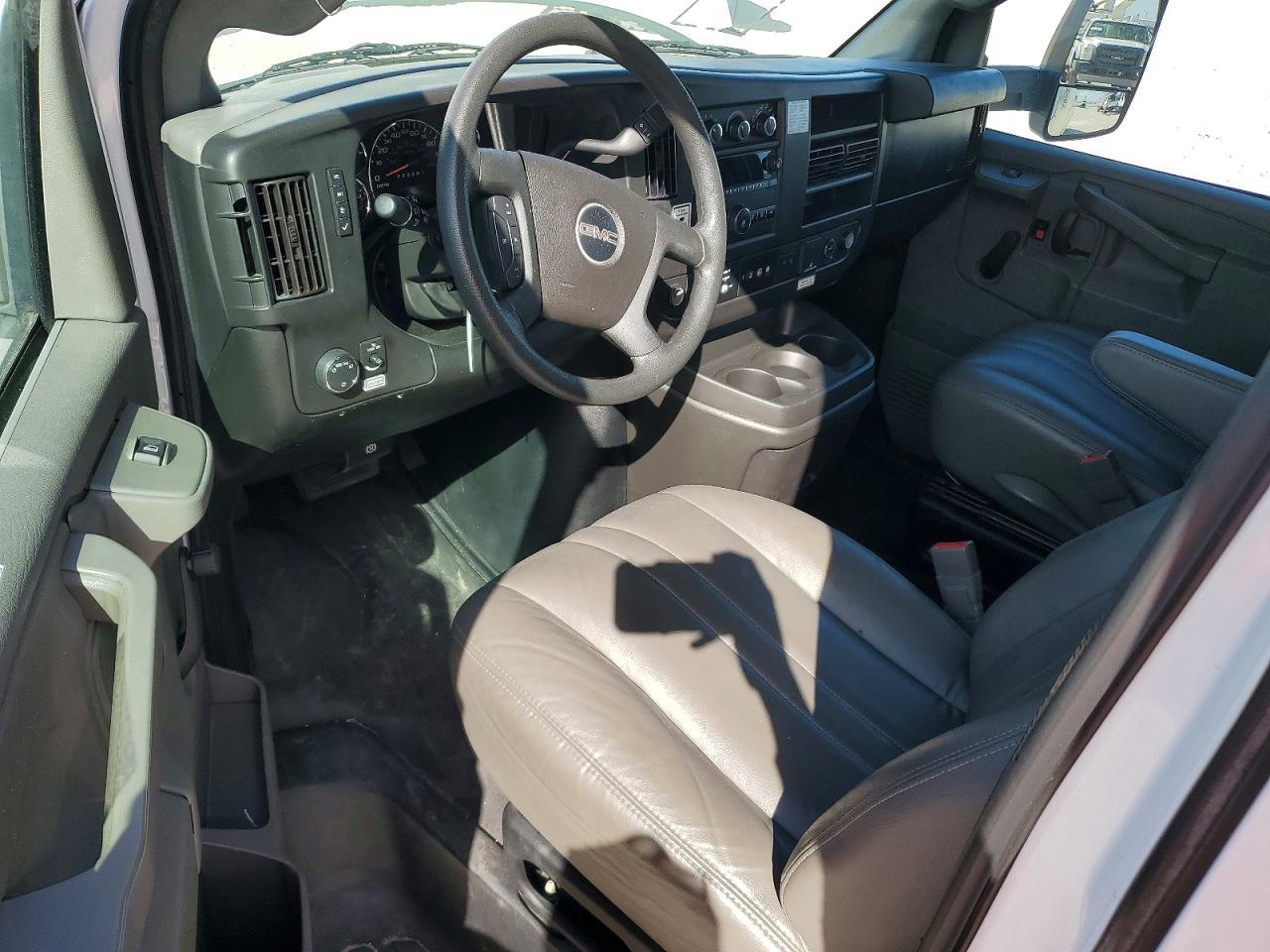 2020 GMC Savana BOX Truck