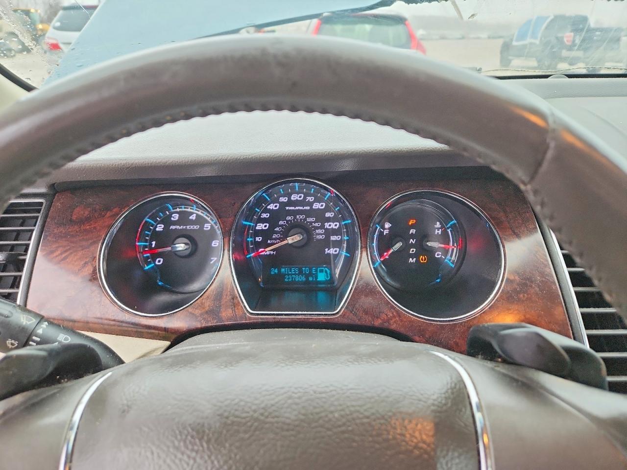 2010 Ford Taurus sel