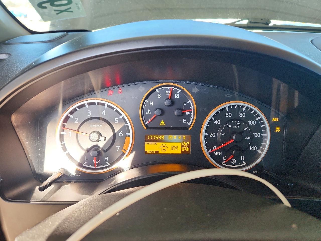 2014 Nissan Titan SV