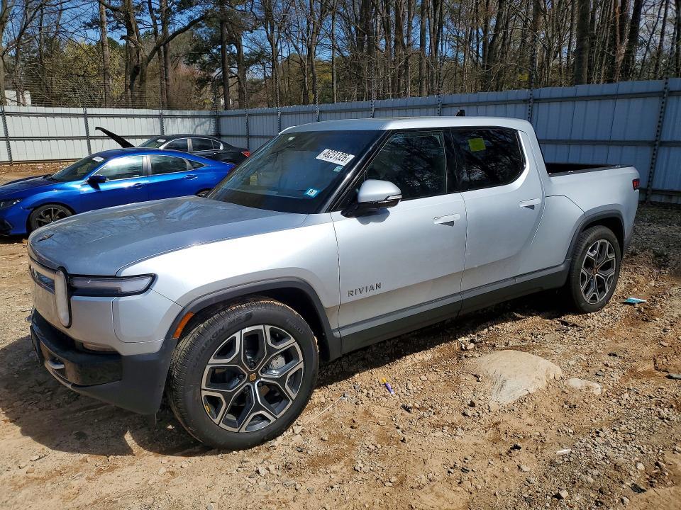 2025 Rivian R1T Adventure