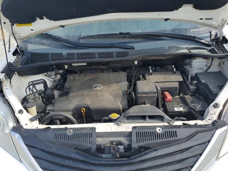 2011 Toyota Sienna le 8-passenger