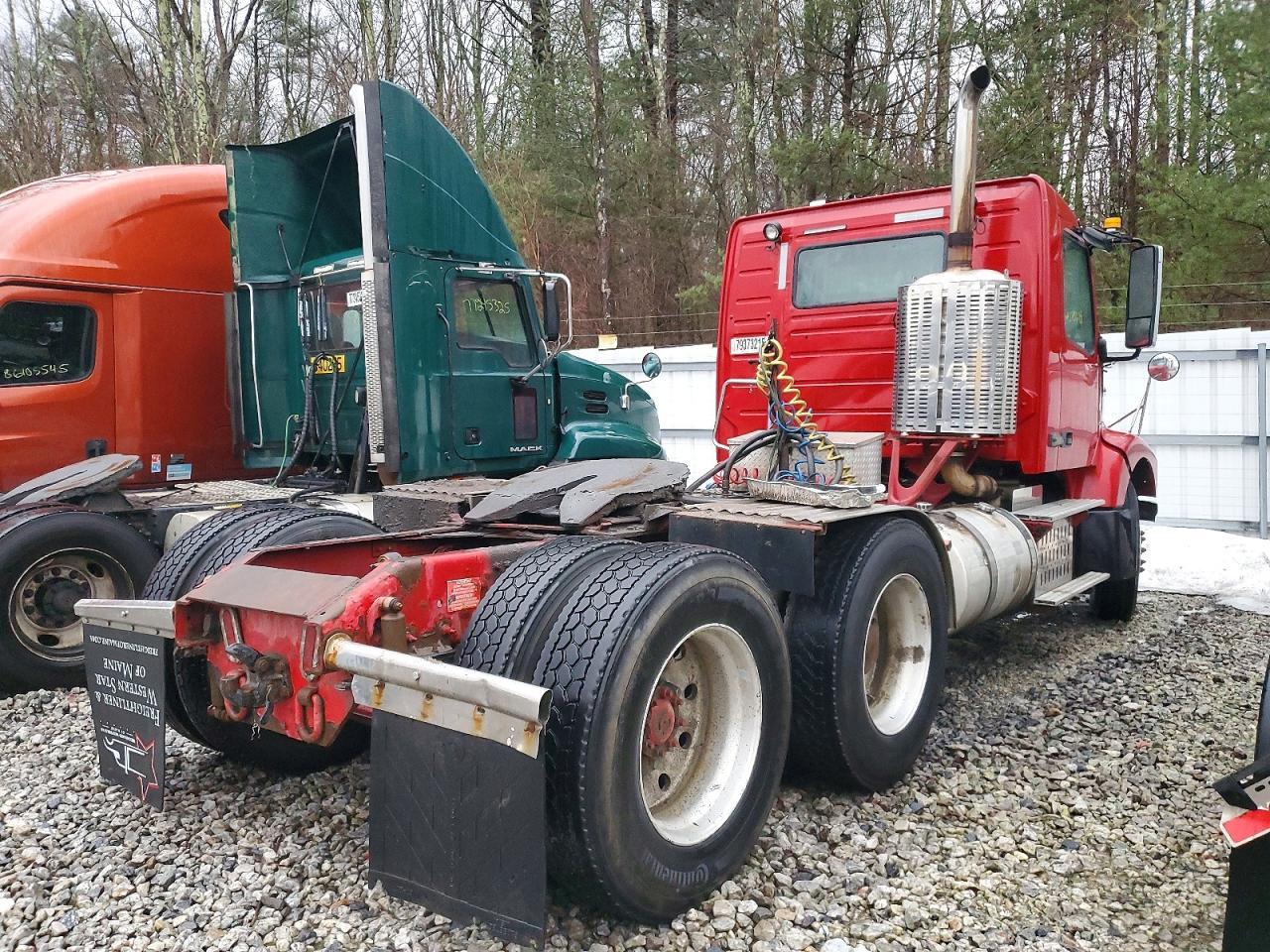 2013 Volvo VHD Semi Truck
