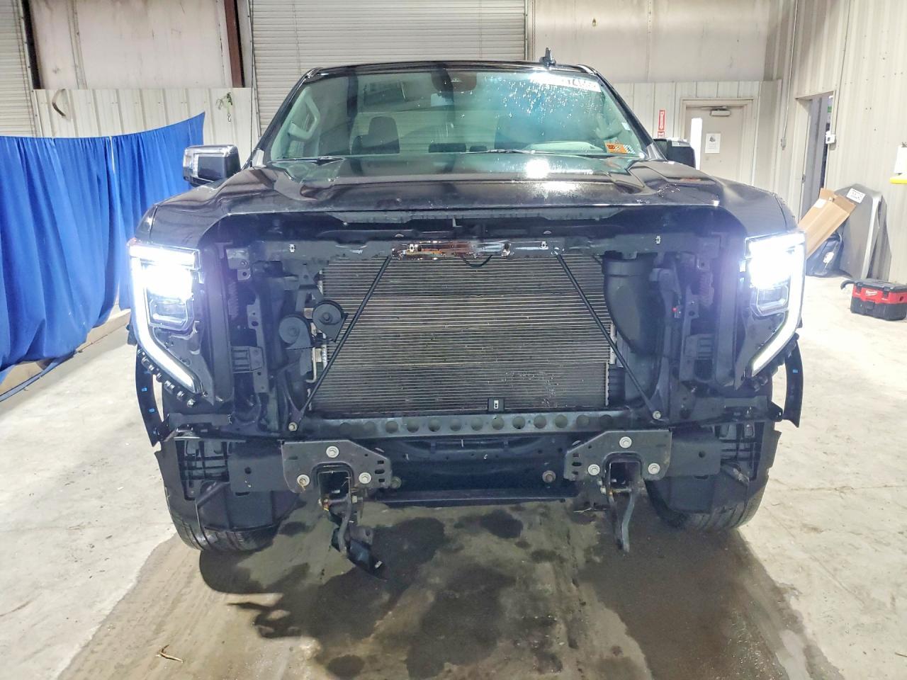 2025 GMC Sierra K1500 SLT