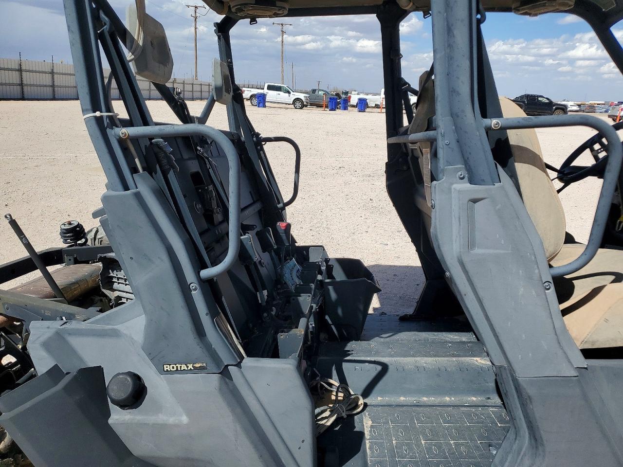 2021 Can-Am Defender Utility Vehicle