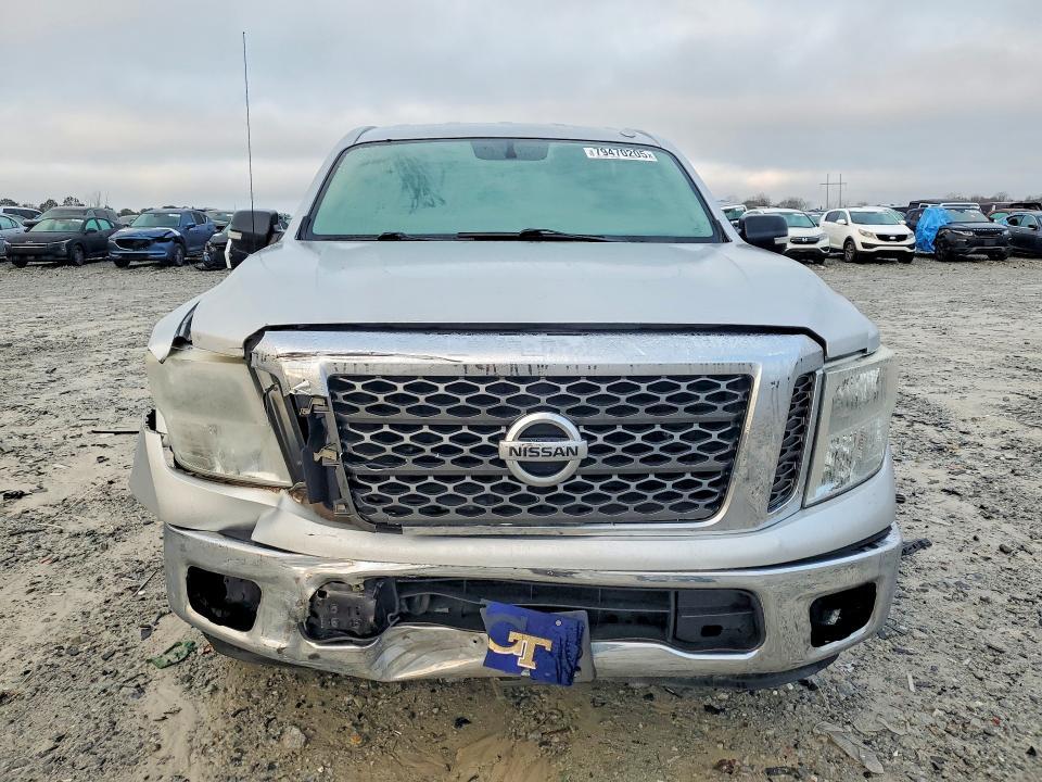 2017 Nissan Titan SV