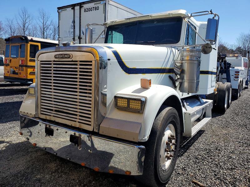 2000 Freigliner 2000 Freightliner Long Convention Semi Truck