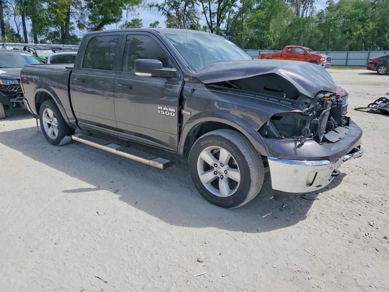 2015 Dodge RAM 1500 SLT