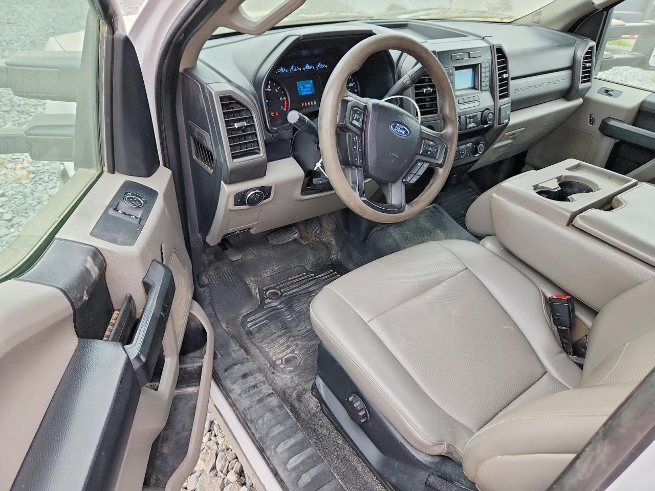 2020 Ford F350 Super Duty Flatbed Truck