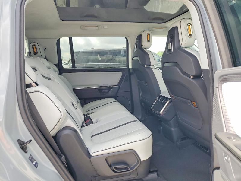 2025 Rivian R1S Adventure
