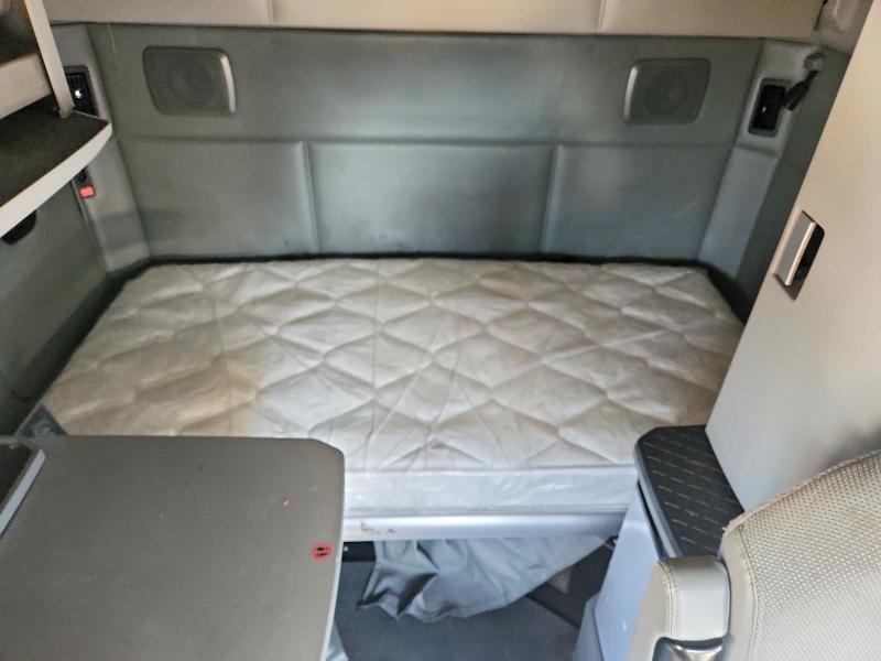 2019 Kenworth T680 Semi Truck