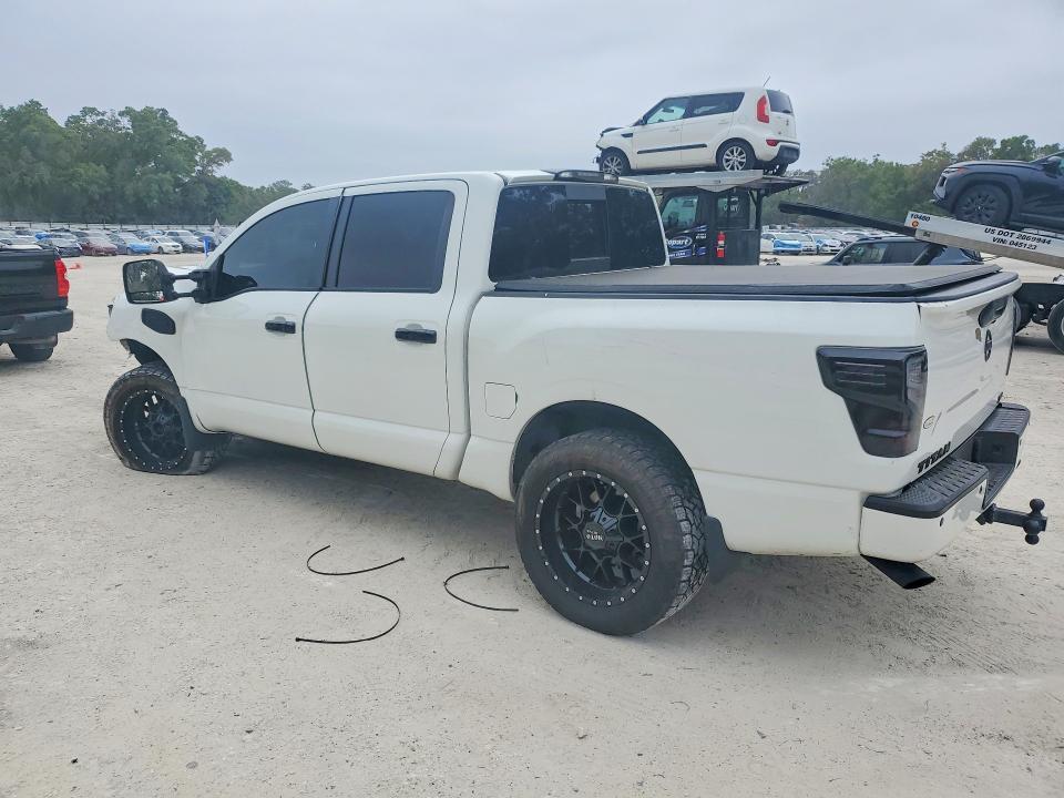 2017 Nissan Titan SV