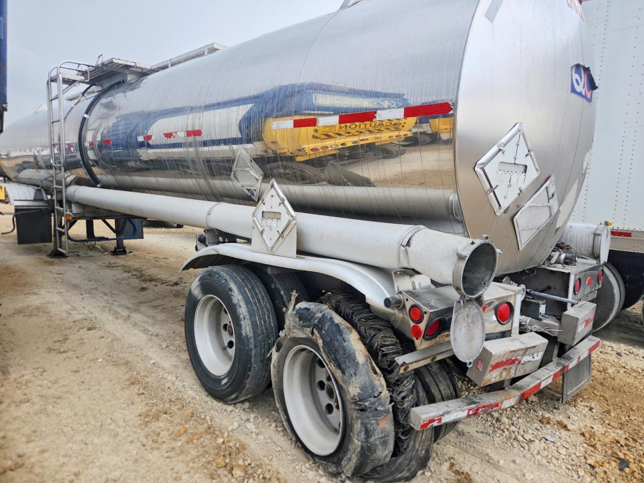 2001 Walker 2025 Walker Tank Trailer