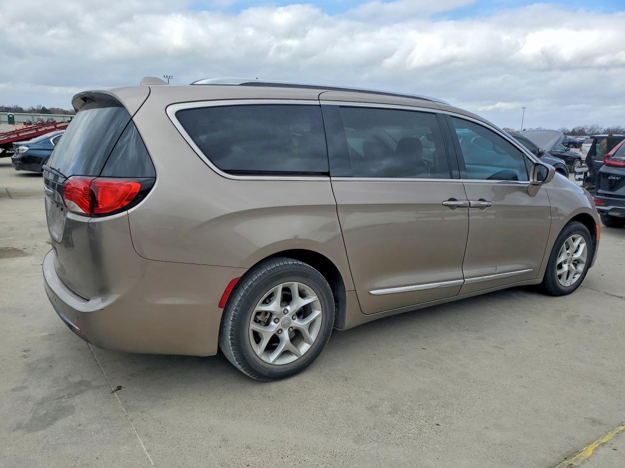 2017 Chrysler Pacifica Touring l Plus