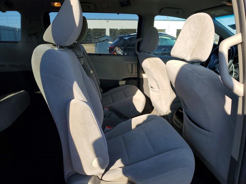 2017 Toyota Sienna le 8-passenger