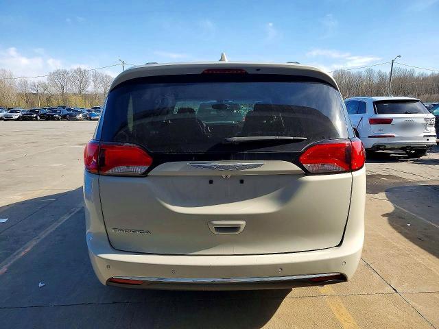 2017 Chrysler Pacifica Touring l