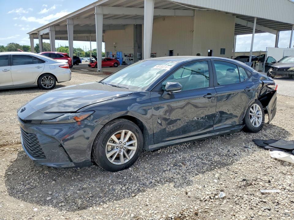 2025 Toyota Camry le
