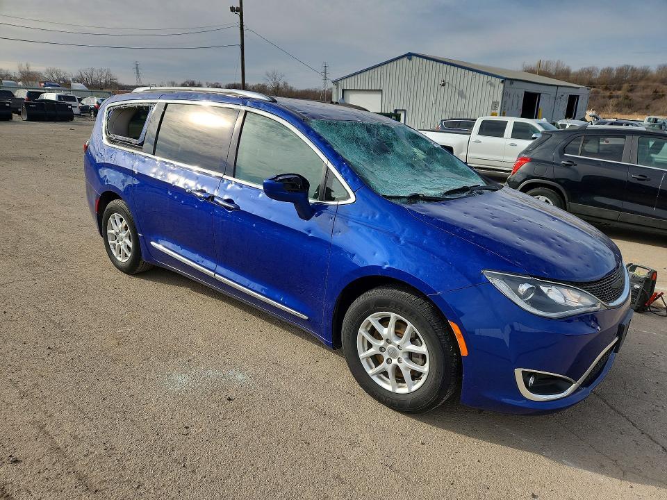 2020 Chrysler Pacifica Touring l