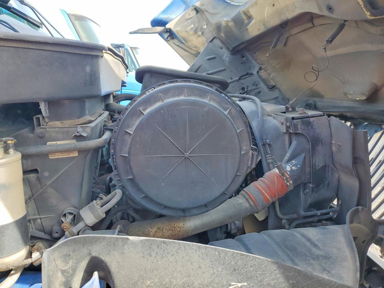 2003 International 4300 Semi Truck