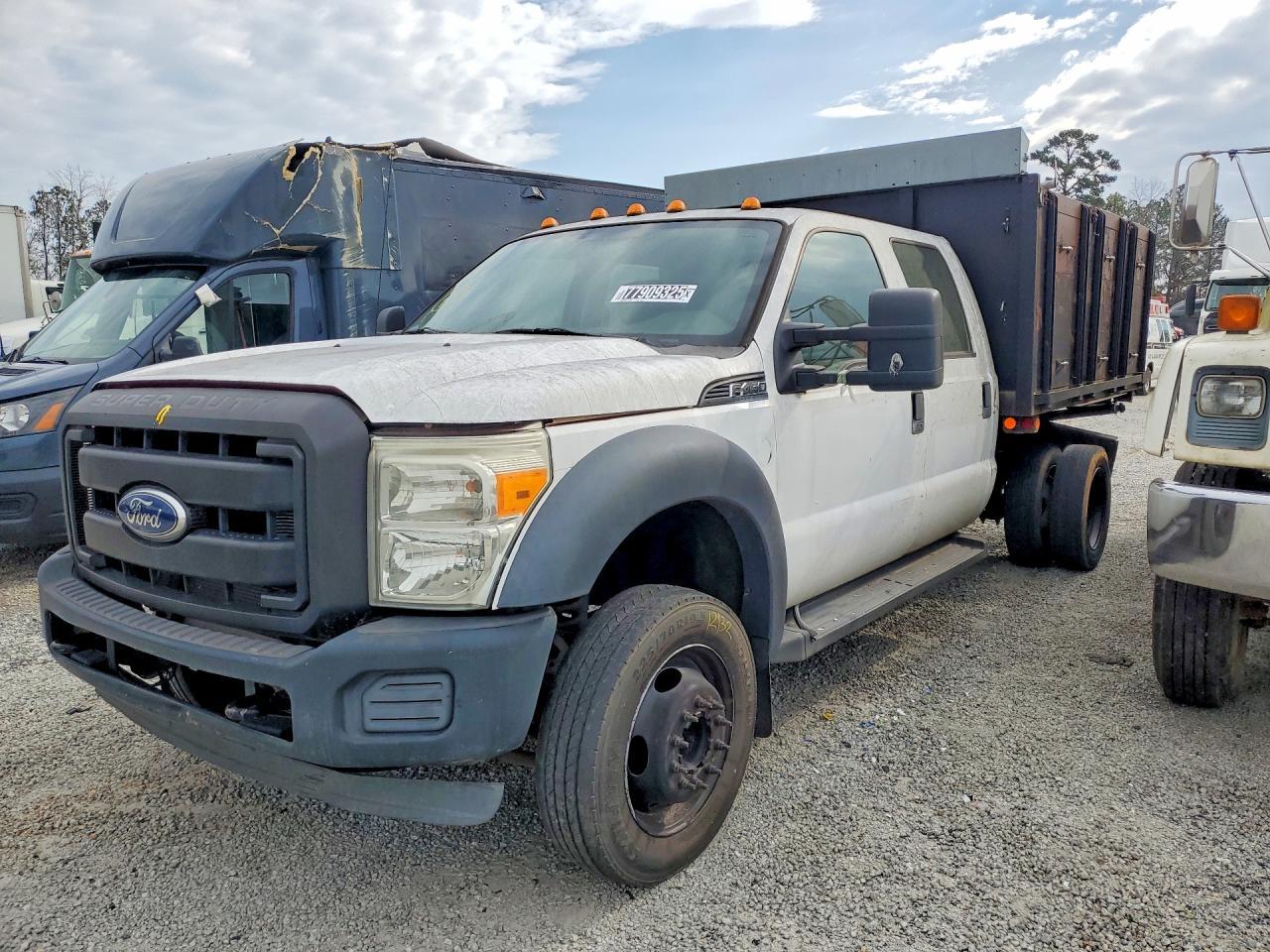 2013 Ford F450 Super Duty Flatbed Truck