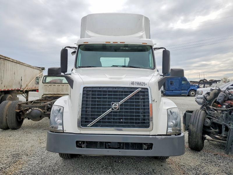2017 Volvo VNL Semi Truck