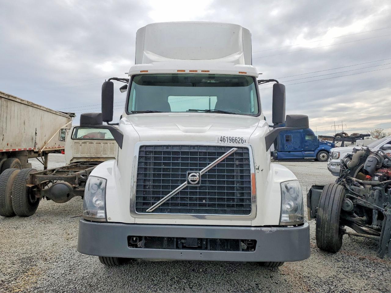 2017 Volvo VNL Semi Truck