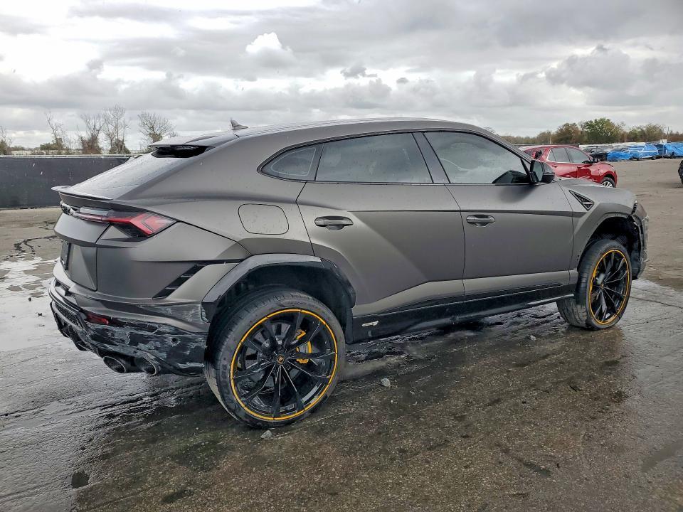 2023 Lamborghini Urus s