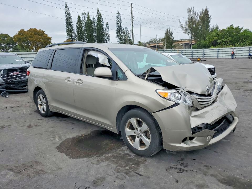 2016 Toyota Sienna le 8-passenger