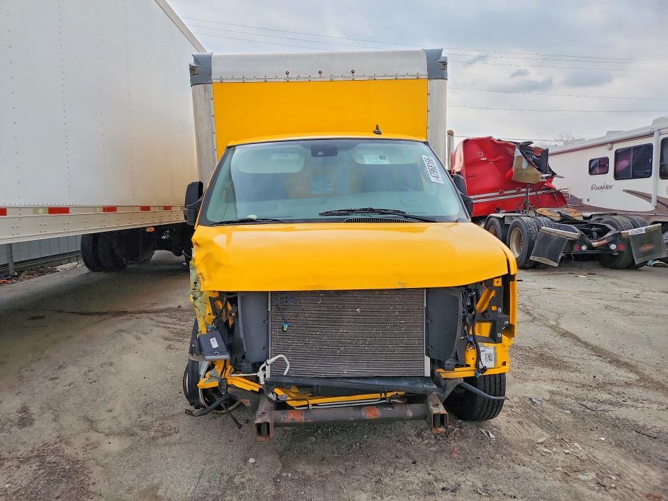 2022 GMC Savana BOX Truck