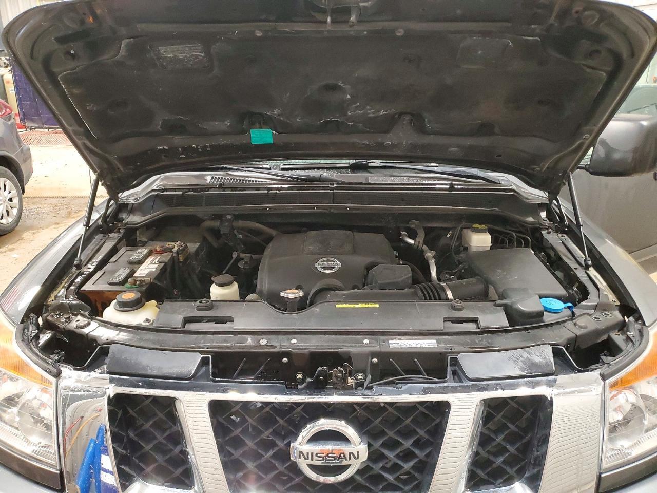 2014 Nissan Titan SV
