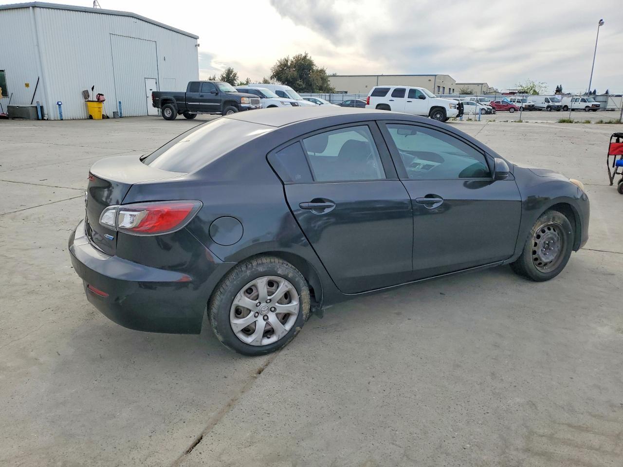 2013 Mazda 3 I