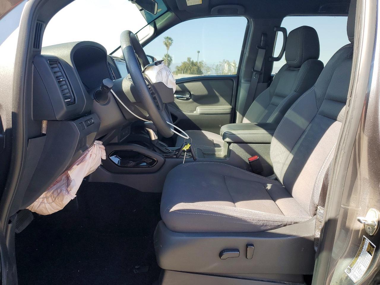 2023 Nissan Frontier sv