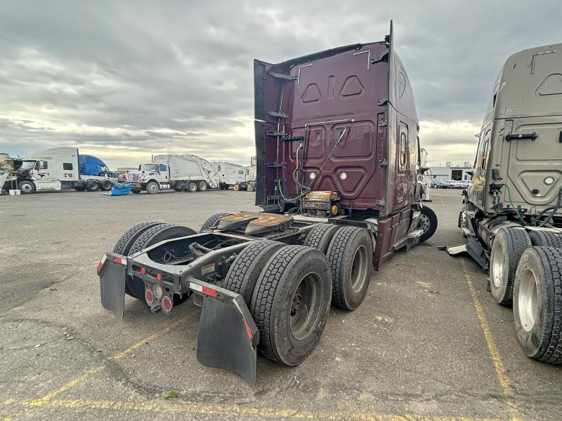 2018 Freightliner Cascadia 126 Semi Truck